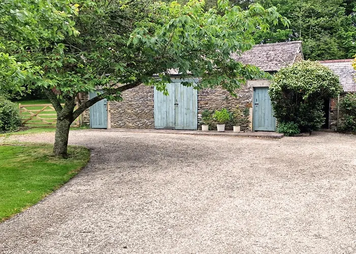 The Old Barn At Bosillion House